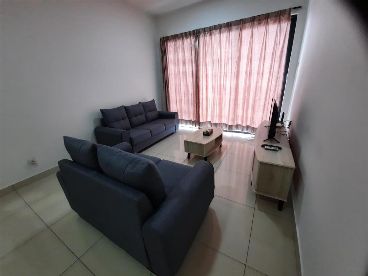 Raffles Suite 1 Bedroom Homestay Skudai Exteriör bild